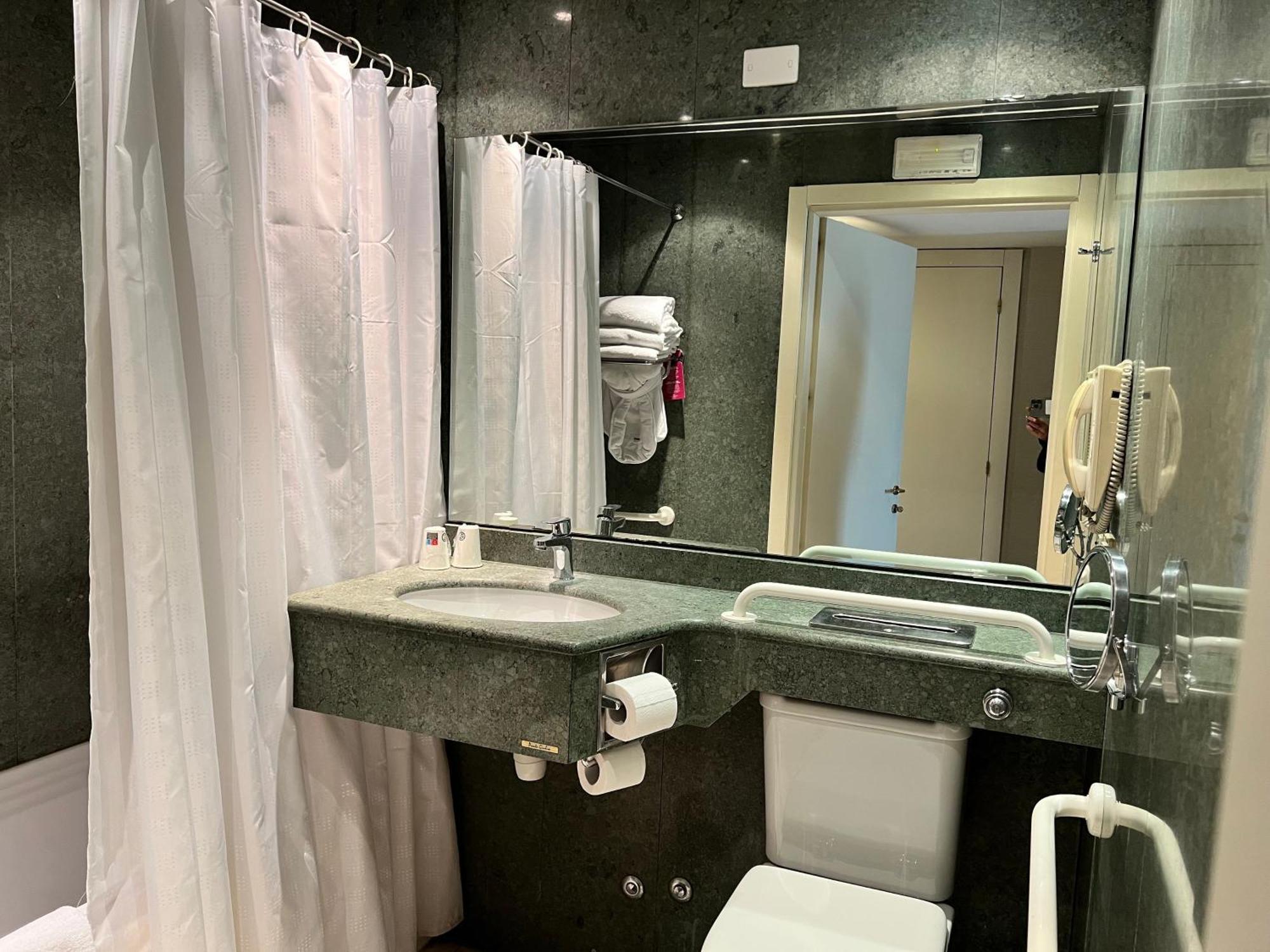 Hotel Crowne Plaza St. Peter's By Ihg 4*